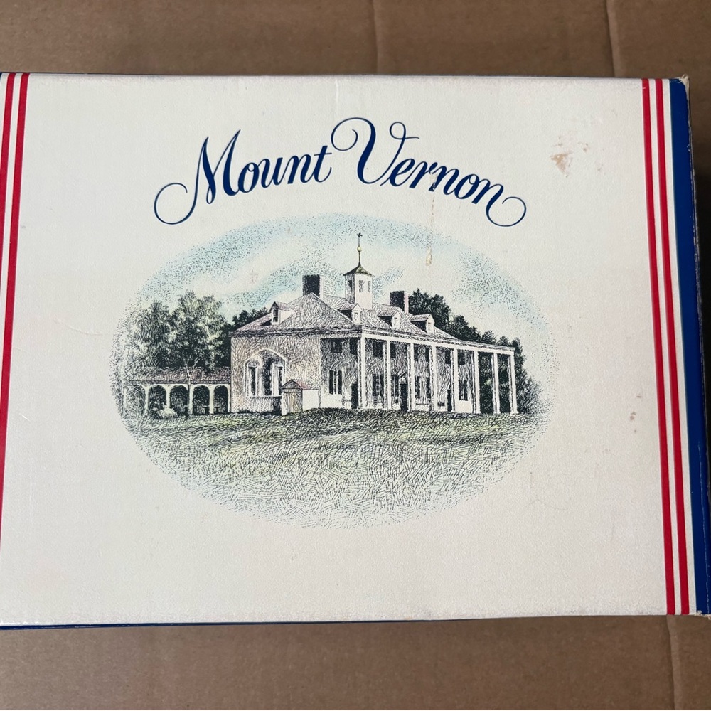 Avon Mount Vernon Plate Cobalt Blue w/ 2 Hostess Soaps George Martha Washington